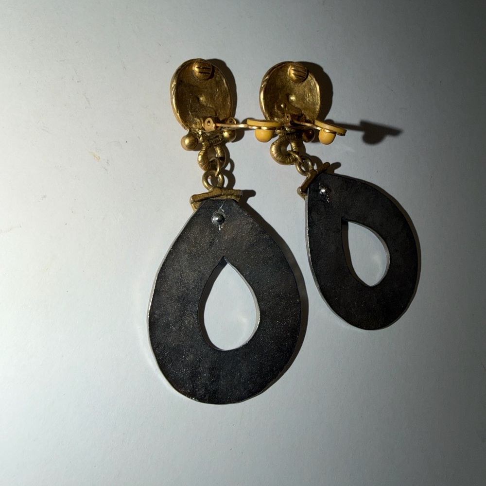 Amazing Vtg Runway Bijoux Design Huge Metal Gold & Silver-Tone Clip-On Earrings - Picture 6 of 8
